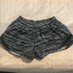 lululemon Hotty Hot Shorts low rise 2.5in like new